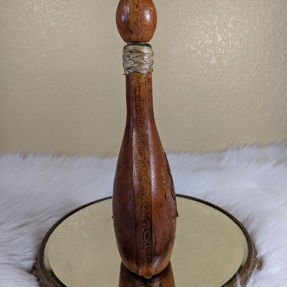 Vintage Mid Century Leather Italy Wine Bottle And Lid Decanter - Picture 7 of 10